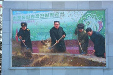 Mozaikov&aacute; maľba s obrazom severok&oacute;rejsk&eacute;ho predsedu Kim Čong-una. FOTO: Chosun