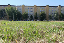 Obvod Z&aacute;turčie - Podh&aacute;j - Str&aacute;ne bude mať sedem poslancov a v obvodoch Sever - Ko&scaron;&uacute;ty a Priekopa bud&uacute; obyvatelia voliť po p&auml;ť poslancov. Na sn&iacute;mke mestsk&aacute; časť Ko&scaron;&uacute;ty. FOTO: TASR/Erika Ďurčov&aacute;