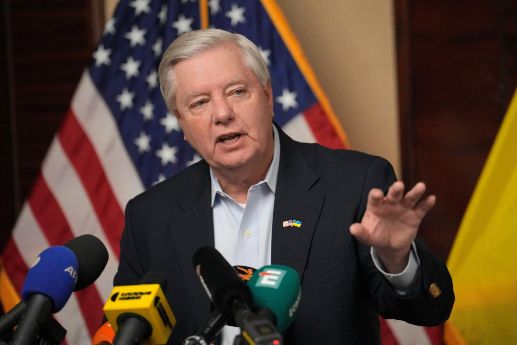 Na arch&iacute;vnej sn&iacute;mke americk&yacute; republik&aacute;nsky sen&aacute;tor Lindsey Graham. FOTO: TASR/AP