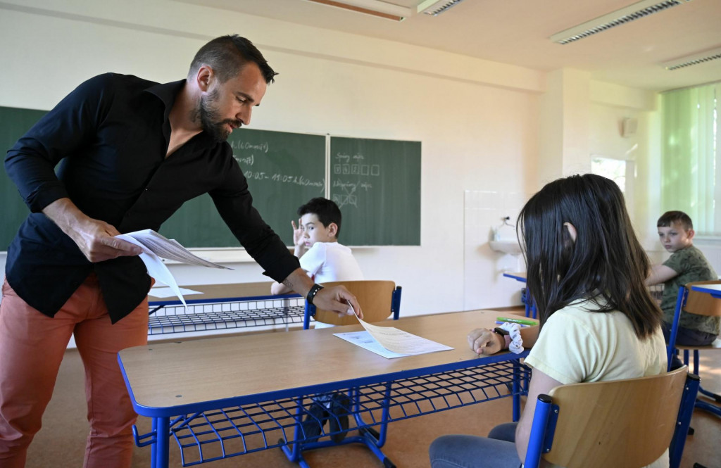 Erudo zd&ocirc;razňuje potrebu poskytovať učiteľom praktick&eacute; metodiky, ktor&eacute; im pom&ocirc;žu pri zav&aacute;dzan&iacute; zmien do v&yacute;učby. Z&aacute;roveň poukazuje na d&ocirc;ležitosť systematickej podpory pri pr&aacute;ci s r&ocirc;znorod&yacute;mi triednymi kolekt&iacute;vmi. FOTO: TASR/Roman Hanc