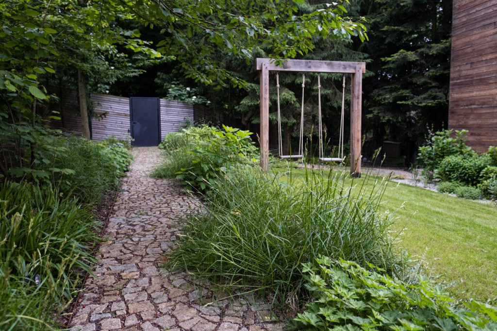 Nie je ok&aacute;zal&aacute;, no n&aacute;v&scaron;tevy z nej odch&aacute;dzaj&uacute; očaren&eacute;. Z&aacute;hrada Tom&aacute;&scaron;a Klusa m&aacute; zvl&aacute;&scaron;tnu harm&oacute;niu. FOTO: Atelier Flera