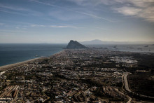 Dohoda zos&uacute;lad&iacute; Gibralt&aacute;r s pravidlami eur&oacute;pskeho schengensk&eacute;ho cestovn&eacute;ho priestoru, teda voľn&eacute;ho cestovania bez potreby prezent&aacute;cie pasov. FOTO: TASR/AP