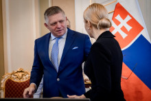 Premi&eacute;r Robert Fico a ministerka hospod&aacute;rstva Denisa Sakov&aacute;.

FOTO: &Uacute;rad vl&aacute;dy