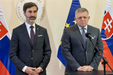Premi&eacute;r Robert Fico a jeho minister zahraničn&yacute;ch vec&iacute; Juraj Blan&aacute;r sa možno konečne dočkaj&uacute; hmatateľn&yacute;ch v&yacute;sledkov svojej zahraničnej politiky. FOTO: HN/Akos Cs&eacute;pl&ouml;