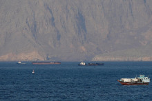 Lode a tankery v Hormuzskom prielive. FOTO: Reuters