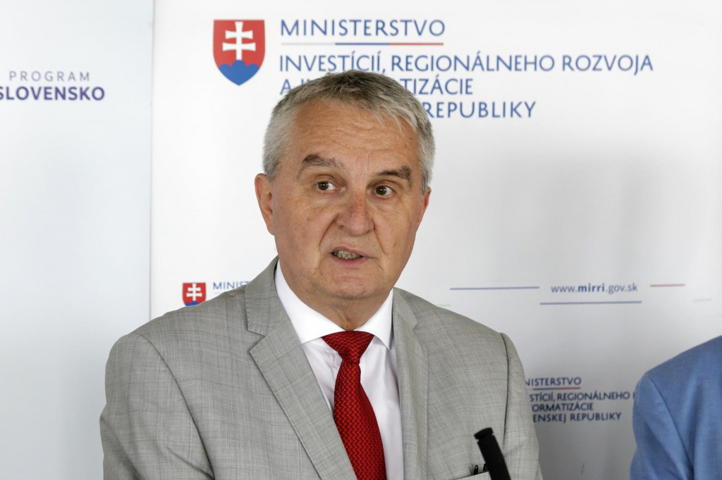 Splnomocnenec vl&aacute;dy SR pre N&aacute;rodn&yacute; a region&aacute;lny partnersk&yacute; pl&aacute;n a gener&aacute;lny riaditeľ sekcie strategick&eacute;ho pl&aacute;novania a koordin&aacute;cie fondov E&Uacute; Ladislav &Scaron;imko. FOTO: TASR/Dano Veselsk&yacute;
