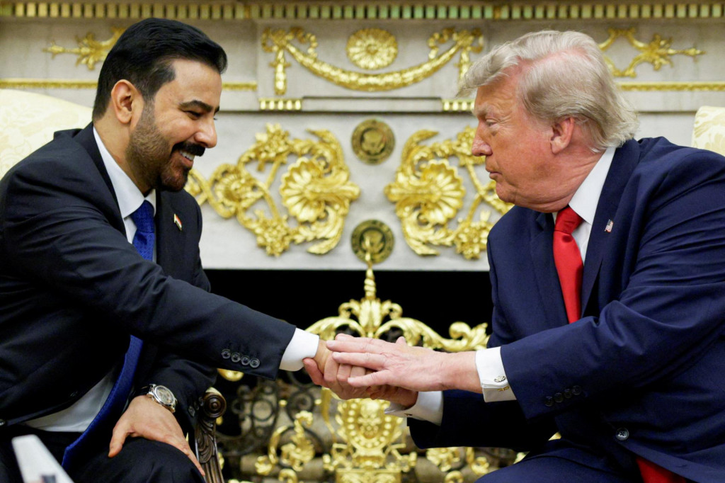 Irack&yacute; premi&eacute;r Al&iacute; Zajd&iacute; a americk&yacute; prezident Donald Trump v Bielom dome. FOTO: REUTERS