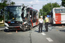 Neďaleko Prahy sa zrazili dva autobusy. FOTO: X/Policie ČR
