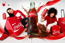 Coca-Cola predstavuje nov&yacute; vizu&aacute;lny &scaron;t&yacute;l, ktor&yacute; je živ&scaron;&iacute;, dynamickej&scaron;&iacute; a odkazuje na bohat&uacute; hist&oacute;riu značky.