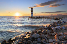 Nezidersk&eacute; jazero, prez&yacute;van&eacute; aj rak&uacute;ske more. FOTO: Dreamstime