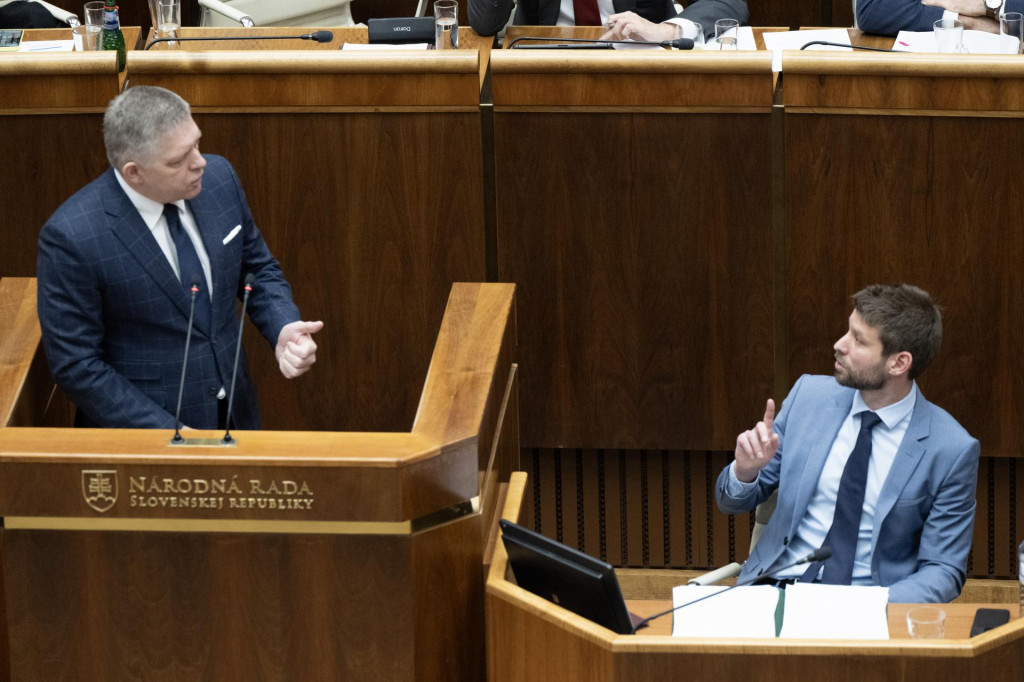 Zľava premi&eacute;r a &scaron;&eacute;f Smeru Robert Fico a poslanec a predseda PS Michal &Scaron;imečka. FOTO: TASR/Pavel Neubauer