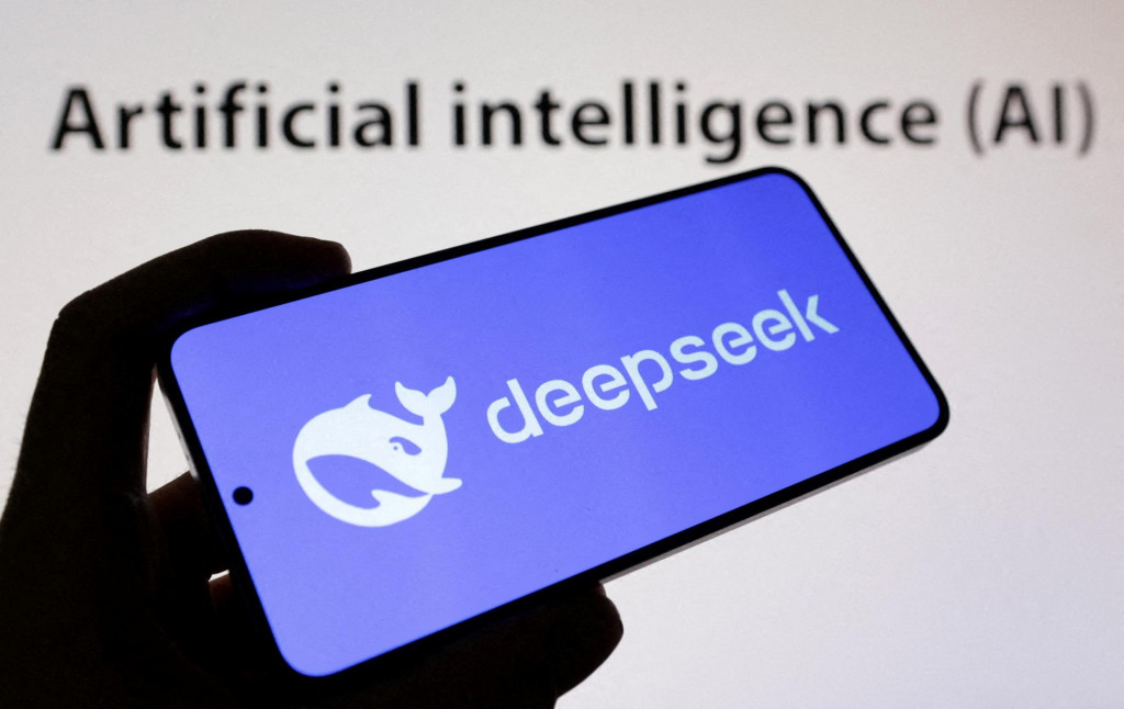 Logo firmy Deepseek logo na ilustr&aacute;cii s umelou inteligenciou. FOTO: Reuters
