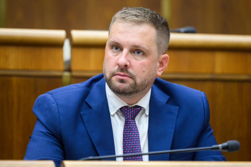 Na sn&iacute;mke minister zdravotn&iacute;ctva SR Kamil &Scaron;a&scaron;ko (Hlas-SD) počas mimoriadnej 60. sch&ocirc;dze NR SR v Bratislave 18. j&uacute;na 2026.