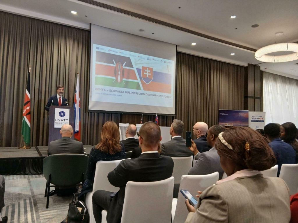 Minister zahraničn&yacute;ch vec&iacute; Juraj Blan&aacute;r otvoril minul&yacute; mesiac v Nairobi Slovensko-kensk&eacute; obchodn&eacute; a rozvojov&eacute; f&oacute;rum za &uacute;časti vy&scaron;e troch desiatok slovensk&yacute;ch spoločnost&iacute;. FOTO: HN/Pavel Novotn&yacute;