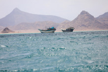 Lode pl&aacute;vaj&uacute; pri pobrež&iacute; Bab el-Mandeb v Jemene. FOTO: Reuters