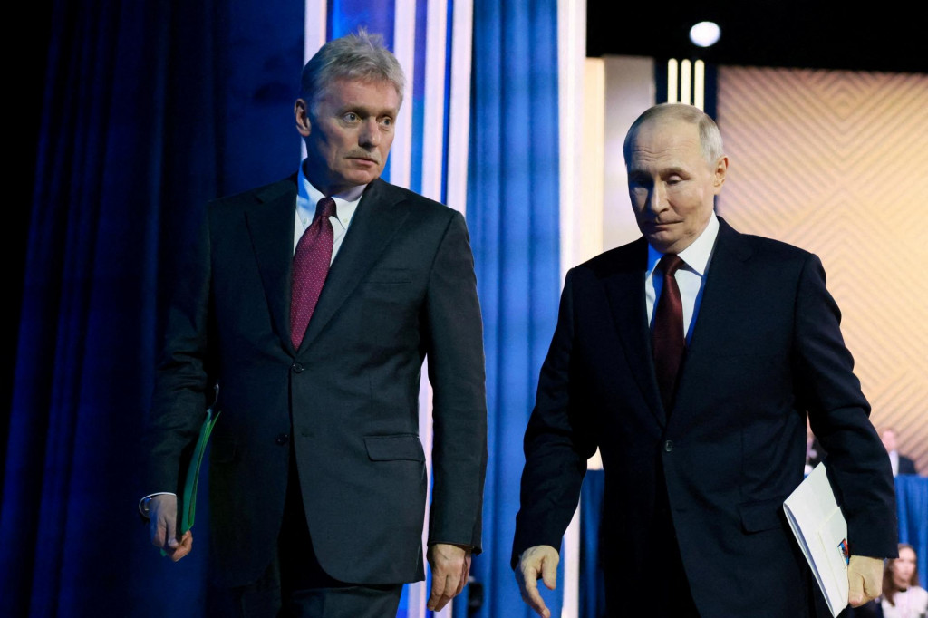 Rusk&yacute; prezident Vladimir Putin a hovorca Kremľa Dmitrij Peskov. FOTO: Reuters