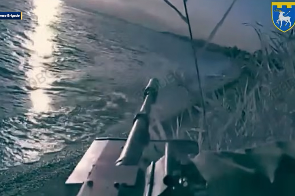 Z&aacute;ber z videa, ktor&eacute; zachyt&aacute;va vylodenie a n&aacute;sledn&uacute; paľbu ukrajinsk&eacute;ho zariadenia na &uacute;zem&iacute; Ruska. FOTO: YouTube/Firstpost