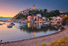 Ak chcete zažiť ten prav&yacute; Vrbnik, zamierte do pr&iacute;stavu. FOTO: Dreamstime
