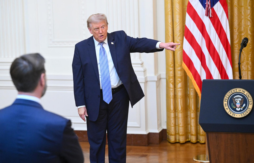 Americk&yacute; prezident Donald Trump po jeho prejave k n&aacute;rodu v Bielom dome. FOTO: TASR/AP