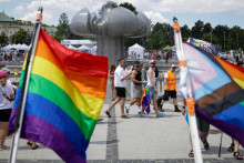 &Uacute;častn&iacute;ci 16. ročn&iacute;ka podujatia D&uacute;hov&yacute; pride Bratislava. FOTO: TASR/Pavol Zachar