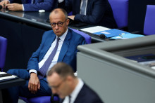 Spahn rezignoval na funkciu predsedu frakcie, ktorej s&uacute;časťou s&uacute; Merzova CDU a jej sestersk&aacute; bavorsk&aacute; CSU. FOTO: Reuters