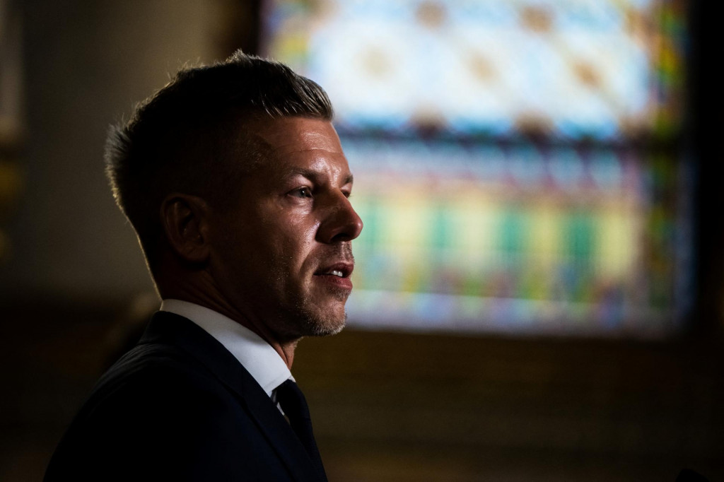 &Scaron;&eacute;f vl&aacute;dnej strany Tisza v minulosti opakovane označil Sulyoka za &bdquo;b&aacute;bku&ldquo; a &bdquo;pozostatok&ldquo; režimu b&yacute;val&eacute;ho premi&eacute;ra Viktora Orb&aacute;na. FOTO: Reuters