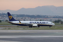V&yacute;sledky Ryanairu ovplyvnil konflikt na Bl&iacute;zkom v&yacute;chode, ktor&yacute; viedol k prudk&eacute;mu rastu n&aacute;kladov na paliv&aacute;. FOTO: REUTERS