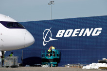 Spoločnosť Boeing v liste uviedla, že ju prekvapilo vyhl&aacute;senie Eur&oacute;pskej investičnej banky z 29. j&uacute;na o poskytnut&iacute; &uacute;veru koncernu Airbus vo v&yacute;&scaron;ke tri miliardy eur. FOTO: Reuters