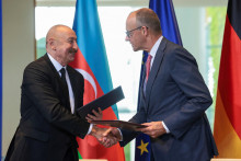 Nemeck&yacute; kancel&aacute;r Friedrich Merz a azerbajdžansk&yacute; prezident Ilham Alijev. FOTO: REUTERS