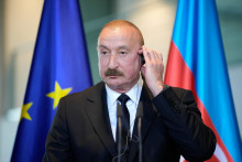Azerbajdžansk&yacute; prezident Ilham Alijev počas tlačovej konferencie po stretnut&iacute; s nemeck&yacute;m kancel&aacute;rom Friedrichom Merzom v Berl&iacute;ne 21. j&uacute;la 2026. FOTO: TASR/AP