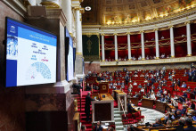 Franc&uacute;zsky parlament n&aacute;vrh z&aacute;kona schv&aacute;lil definit&iacute;vne po tom, ako ho už popoludn&iacute; podporil Sen&aacute;t. FOTO: REUTERS