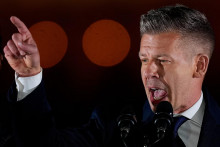 Maďarsk&yacute; premi&eacute;r P&eacute;ter Magyar zbavuje svojho predchodcu Viktora Orb&aacute;na zvy&scaron;kov politickej a teraz aj ekonomickej moci. Na prostriedky nehľad&iacute;. FOTO: TASR/AP