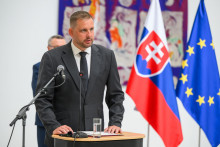 Rezort na čele s ministrom zdravotn&iacute;ctva Kamilom &Scaron;a&scaron;kom chce riečiť probl&eacute;m prij&iacute;mania sestier z cudziny.

FOTO: TASR/ J. Nov&aacute;k