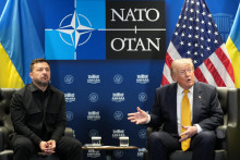 Spojen&eacute; &scaron;t&aacute;ty sa od vlaňaj&scaron;ieho n&aacute;vratu Donalda Trumpa do Bieleho domu snažia medzi Kyjevom a Moskvou sprostredkovať mierov&uacute; dohodu. FOTO: TASR/AP