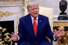 Americk&yacute; prezident Donald Trump hr&aacute; v ir&aacute;nskej kr&iacute;ze kľ&uacute;čov&uacute; &uacute;lohu.

FOTO: REUTERS