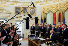 Z paktu podľa agent&uacute;ry DPA vypl&yacute;va, že vl&aacute;da americk&eacute;ho prezidenta Donalda Trumpa pom&ocirc;že Saudskej Ar&aacute;bii pri vybudovan&iacute; civiln&eacute;ho jadrov&eacute;ho programu. FOTO: Reuters
