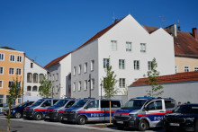 Nov&aacute; policajn&aacute; stanica v rodnom dome nacistick&eacute;ho dikt&aacute;tora Adolfa Hitlera v rak&uacute;skom meste Braunau. FOTO: TASR/AP