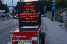 Na Kram&aacute;roch spustili parkovac&iacute; syst&eacute;m PAAS. FOTO: HN