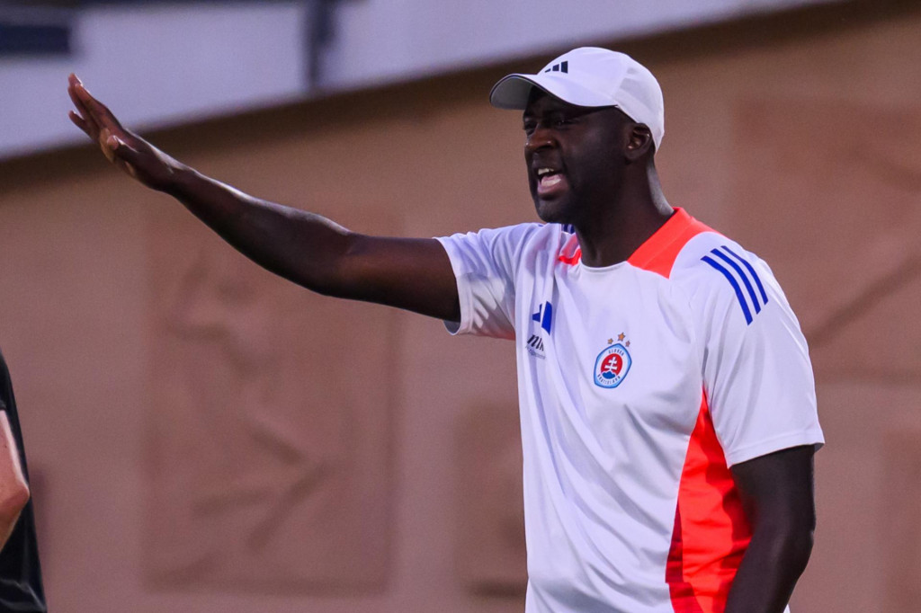 Yaya Tour&eacute; pochv&aacute;lil svoj t&iacute;m po v&iacute;ťaznom z&aacute;pase, aj keď v hre videl nedostatky. FOTO: TASR/J. Nov&aacute;k