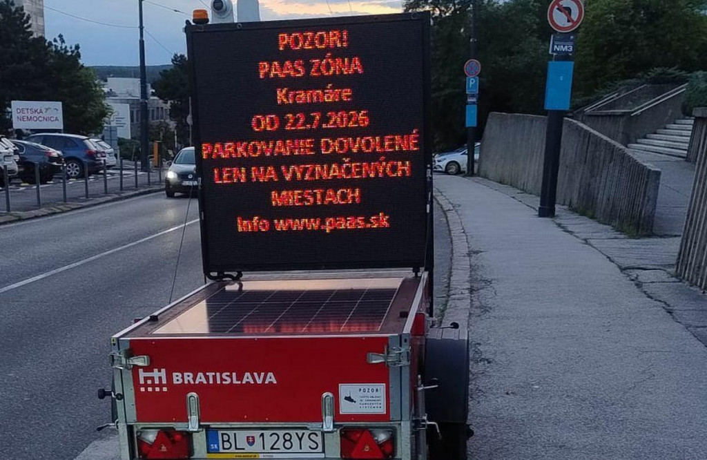 Na Kram&aacute;roch spustili parkovac&iacute; syst&eacute;m PAAS. FOTO: HN