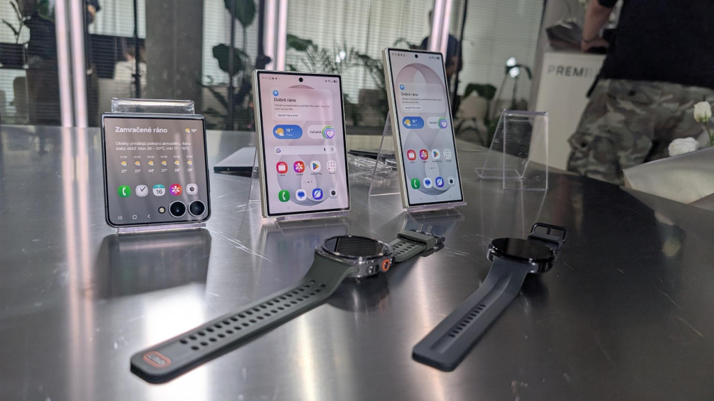 Samsung predstavil nov&uacute; gener&aacute;ciu skladac&iacute;ch zariaden&iacute; a hodiniek