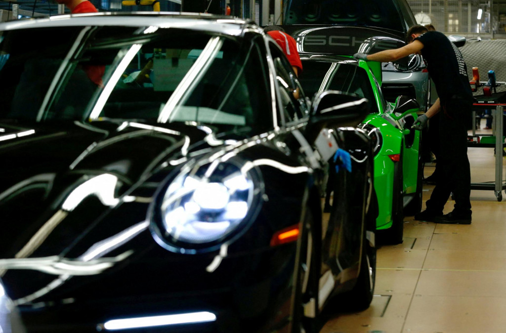 Denn&iacute;k Bild rovnako v stredu informoval, že Leiters pl&aacute;nuje do roku 2035 zru&scaron;iť p&auml;ť až &scaron;esťtis&iacute;c poz&iacute;ci&iacute;. FOTO: Reuters