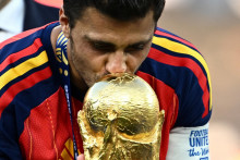 Čerstv&yacute; v&iacute;ťaz Zlatej lopty pre najlep&scaron;ieho futbalistu majstrovstiev sveta Rodri. FOTO: Reuters
