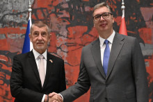 Česk&yacute; premi&eacute;r Andrej Babi&scaron; a srbsk&yacute; prezident Aleksandar Vučič. FOTO: TASR/AP