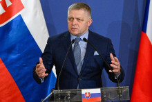 Slovensk&yacute; premi&eacute;r Robert Fico. FOTO: TASR/DUNA/MTI/Robert Hegedus
