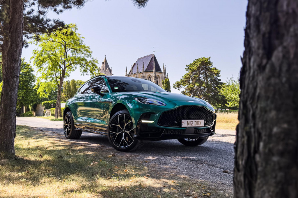 Aston Martin DBX S