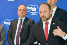 Na sn&iacute;mke vpravo predseda Trnavsk&eacute;ho samospr&aacute;vneho kraja Jozef Viskupič. FOTO TASR/Luk&aacute;&scaron; Mužla