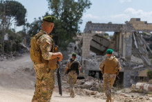 Hoci n&aacute;silie od podp&iacute;sania r&aacute;mcovej dohody, ako aj memoranda o porozumen&iacute; medzi USA a Ir&aacute;nom, ust&uacute;pilo, Libanon naďalej hl&aacute;si sporadick&eacute; izraelsk&eacute; &uacute;toky a ostreľovanie juhu krajiny. FOTO: REUTERS