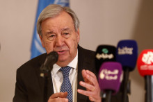 Na sn&iacute;mke gener&aacute;lny tajomn&iacute;k OSN Ant&oacute;nio Guterres gestikuluje na tlačovej konferencii v s&yacute;rskej metropole Damask. FOTO: TASR/AP