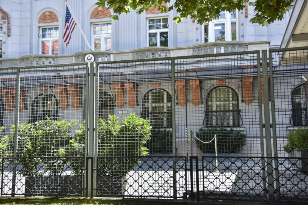 Ambas&aacute;da USA mala mestsk&eacute; pozemky na Hviezdoslavovom n&aacute;mest&iacute; a Paul&iacute;nyho ulici prenajat&eacute; od roku 2005. FOTO: TASR/P. Zachar